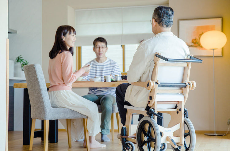 木の車椅子/介助タイプ