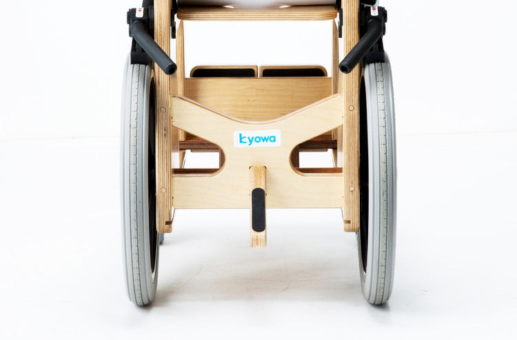 木の車椅子/介助タイプ