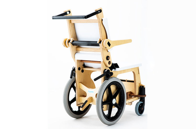 木の車椅子/介助タイプ